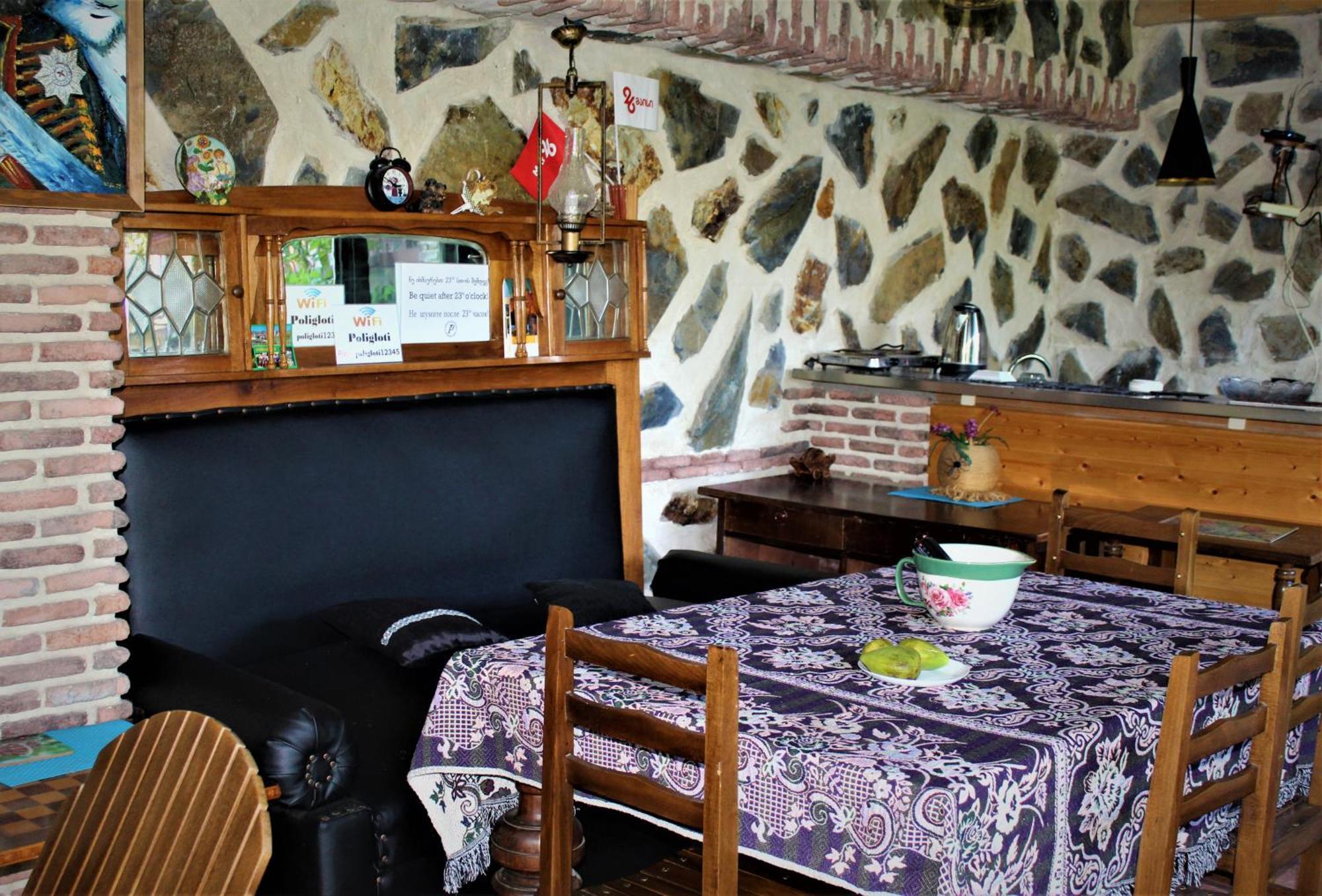 Guest House Poligloti Telavi Exteriér fotografie