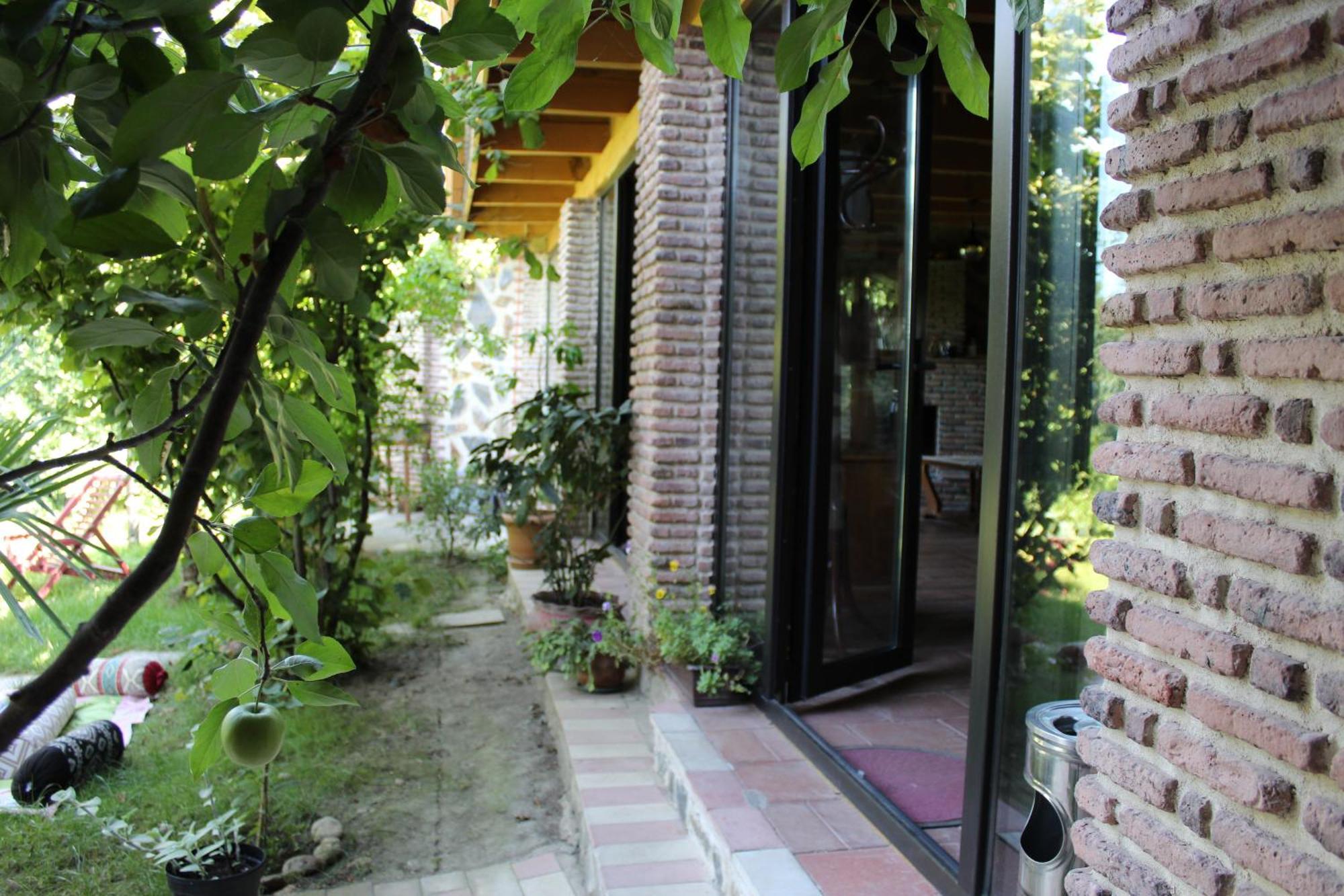 Guest House Poligloti Telavi Exteriér fotografie