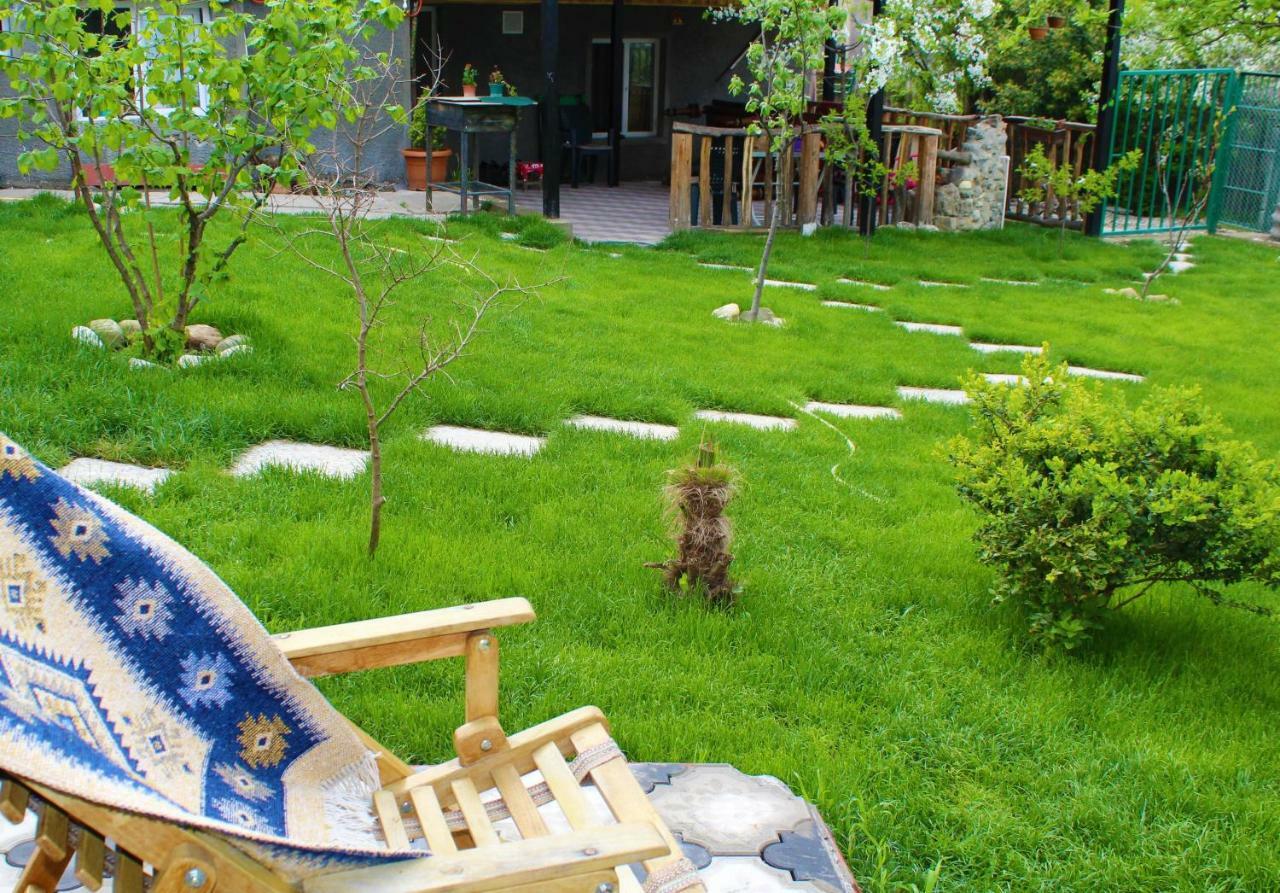 Guest House Poligloti Telavi Exteriér fotografie