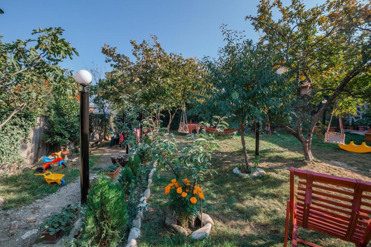 Guest House Poligloti Telavi Exteriér fotografie