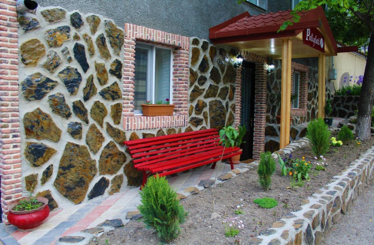 Guest House Poligloti Telavi Exteriér fotografie